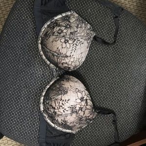 Victoria Secret Black Lace Push Up Bra 32DDD